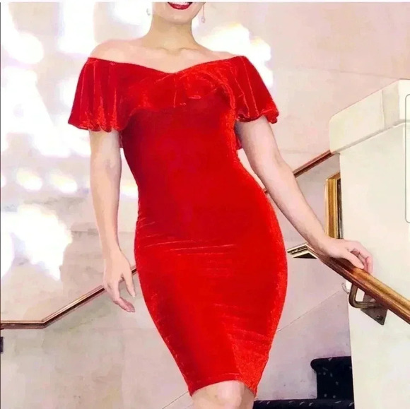 NWT Unique Vintage Off-the-Shoulder Red Velvet Dress Size Small - Picture 2 of 9